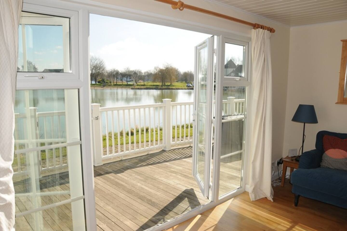 Nyhavn lakeside cottage - Decking Area